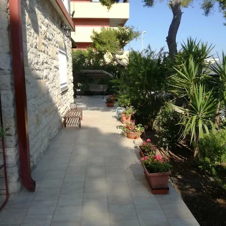 Mariolina Вілла *